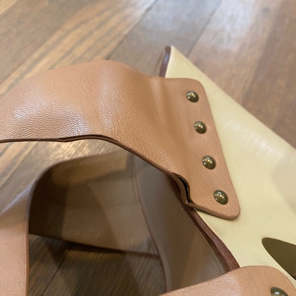 BCBG Runway Wedge - Picture 7 of 9